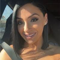 Simone Hanna's Instagram, Twitter & Facebook