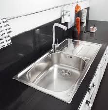 10 Eviers De Cuisine Pratiques Et Styles Evier Cuisine Evier Couleur Cuisine