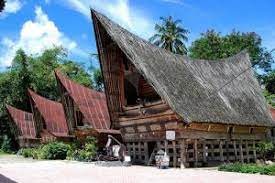 Selain itu, pembagian rumah adat batak toba juga dibedakan menjadi dua,. Rumah Adat Batak Toba Menawarkan 2 Fungsi Yang Realistis Sebag