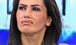 În anul 2000, respectiv în urmă cu 20 de ani, oana zăvoranu avea sprâncenele puțin mai groase și se machia mult mai puțin, însă trăsăturile sunt aceleași ca în prezent, dovada vie a faptului că bruneta a avut grijă să se mențină în formă și să arate mereu ca o adolescentă. Revedere EmoÅ£ionantÄƒ Pentru Oana ZÄƒvoranu ActriÅ£ei Din Sacrificiu I Au Dat Lacrimile Instant Impact