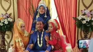 Viral Foto Pernikahan Pria Dengan 3 Wanita Di Pelaminan
