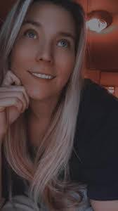 Brandi Crouse's Instagram, Twitter & Facebook