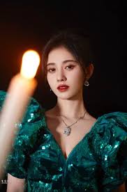 鞠婧禕（1994年6月18日 － ），出生於中國 四川省 遂寧市，中國大陸女演员、歌手、舞者，所属經紀公司為絲芭傳媒 。 前為大型女子偶像團體snh48及塞納河組合的成員。 2017年12月15日絲芭傳媒正式宣布鞠婧禕晉升snh48 group明星殿堂，日後將以個人名義進行演艺活動，现为上海丝芭文化传媒集团旗下. é å©§çè¸åä¸æ¡çº¿ä¸ç§'å­¦ç»è°ä¸ç­æ çå®å­å¨çå 6park Com