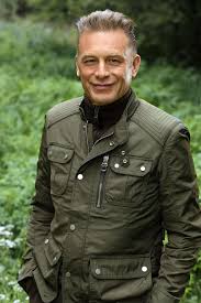 The siblings grew up together in their home in southampton, where chris' love for animals was soon passed on to his little sister. When Could The Really Wild Show Coming Back And Will Michaela Strachan And Chris Packham Present The Kids Nature Show