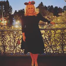 Rebel melanie elizabeth wilson (born melanie elizabeth bownds; Nach Abspeck Erfolg Rebel Wilson Posiert In Engem Ski Anzug Promiflash De