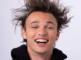 Ely Arthur's Instagram, Twitter & Facebook