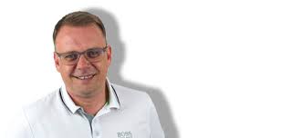 Jendrik sigwart wurde in hamburg geboren und ist dort als zweitältester mit vier weiteren wie der song heißt, mit dem sigwart beim esc antreten soll, wird erst in kürze verraten. Jendrik Sigwart Tritt Fur Deutschland Beim Esc An Radio Allgauhit