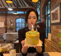 친형 부부의 횡령 의혹으로 법적 갈등을 겪고 있던 방송인 박수홍이 친형 부부를 상대로 116억원대의 민사 소송을 제기한 것으로. ë°•ìˆ˜í™ 93ë…„ìƒ ì—¬ì¹œ ì§€ëª©ëœ ê¹€ë‹¤ì€ ì•„ë‚˜ìš´ì„œ ìž…ìž¥