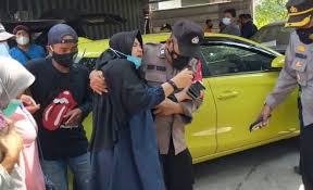 Saat ditemukan, kondisi kedua korban tidak berbusana dengan luka para di bagian kepala. Canzwipxnbtoqm