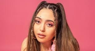 Alice Mee's Instagram, Twitter & Facebook