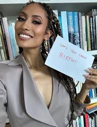 It's almost Mother's Day 💐 @elainewelteroth is joining us here for a  discussion about motherhood and birthFUND, her new maternal health  initiative. Join the conversation — share your stories about motherhood  below 👇