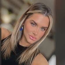 Amber Sells's Instagram, Twitter & Facebook