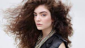 Yuk atasi masalah rambut mengembang yang mengganggu kecantikan dan bikin rambut kita sehat lagi dengan panduan lengkap cara mengatasi rambut mengembang ini! 10 Gaya Rambut Unik Untuk Kamu Yang Punya Rambut Lebat Dan Keriting