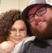 What restaurants in Wenatchee Valley have outdoor seating, vegetarian  options, gluten-free options, and are kid-friendly?