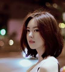 Waves of all types are popular this year and short asian hairstyles are reflecting this trend with the addition of modern, twisty waves in bobs and unusually for asian hairstyles, some attractive long wavy fringes or twisty sections in pixie cuts! Short Hair Gaya Rambut Pendek Gaya Rambut Ide Gaya Rambut