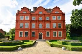 5 cromwell court ⭐ , united kingdom, chester, 5 cromwell court st martins way: Hampton Court Flower Show Kew Gardens David Ogden Holidays