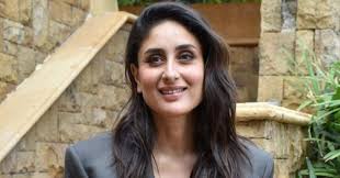 Kareena Kapoor Khan Shares An Unseen Picture Of Rishi Kapoor With Her Parents In 2020 Rishi Kapoor Kareena Kapoor Khan Kareena Kapoor