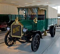 Il existe 3 catégories de témoins comment connaître la cause exacte d'un voyant allumé sur le tableau de bord ? Historique Les Poids Lourds Mercedes