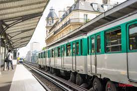 The paris metro and the rer is a regular and reliable network and starts running from 5.30am until 1.15am in the week, and until 2am on fridays and saturdays. Taschendiebe In Der Metro Paris Tipps Gegen Taschendiebstahl