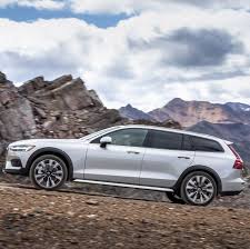 Bilen lanserades på paris motorshow den 2 oktober 2010 som ersättare till volvo v50. The 2021 Volvo V60 Cross Country May Be The Best Daily Driver