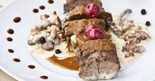 Roti De Chevreuil Aux Champignons Une Recette Cuisineaz Roti De Chevreuil Boeuf Aux Champignons Et Viande