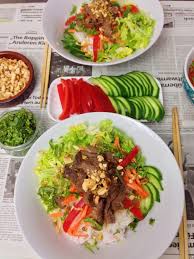 Bun Bo Nam Bo Ein Unglaublich Leckerer Vietnamsischer Klassiker Reisnudelsalat Mit Rindfleisch Reisnudelsalat Nudelsalat Rindfleisch