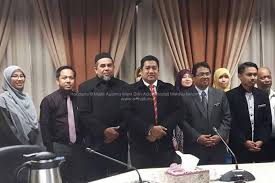 Sebagai contoh, tanah wakaf di perak, melaka, negeri sembilan dan terengganu terdahulu yang niat wakafnya untuk perkuburan dan masjid telah dibangunkan. Portal Rasmi Maik Lawatan Kerja Majlis Agama Islam Dan Adat Melayu Terengganu Maidam Dalam Pemantapan Pengurusan Hartanah Baitulmal Dan Wakaf