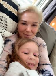 We are officially at that weird bit between Christmas and New Year where no  one knows what day it is & time has no meaning 🙈 It's the land of leftover  chocolate