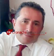 Si ribalta con il trattore, resta schiacciato: muore ex guardia carceraria 