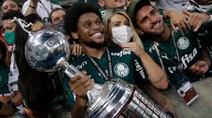 Esordisce nel 1983 in sella alla mba in 125, e in 12 anni di carriera raccoglie due titoli mondiali di 125 (1985 e 1987). Palmeiras Paura Per Luiz Adriano La Babysitter Dei Figli In Terapia Intensiva Con Il Covid Eurosport