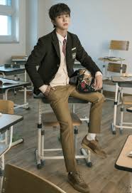 My parents always said that no one is too old for education , can be related to this story. My Strange Hero Korean Drama
