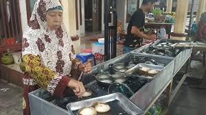 Keliling kota apam :barabai, ibukota kab.hst kalsel th.2020. Viral Kue Apam Di Barabai Pembeli Harus Antre Pakai Nomor Banjarmasin Post