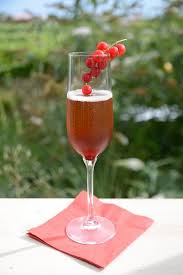 Soupe De Champagne Aux Fruits Rouge Recette Cocktail Cocktail Facile Cocktails Champagne
