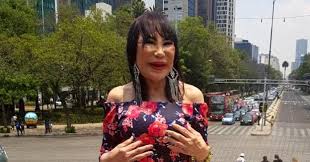 Lyn may, famosa vedette, está más enamorada que nunca y nos prueba que para el amor no hay edad. Picoteando El Espectaculo La Vanidad Y Sus Cosas Lyn May Ex Novia De Juan Gabriel Y Sus Nuevas Cirugias A Los 67 Anos Para Renovar Rostro Y Cintura