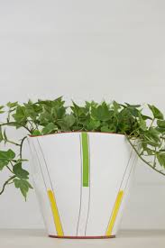 Black And Mild Plastic Tip Bloempot Vintage Van Roodbakkend Aardewerk Wit Glanzende Etsy Vintage Vases Vintage Indoor Plants