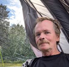 Man 58 years from Norway. Seahcing for younger bottum. I am single live  alone. Pm me.