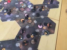 Welches spiel überzeugt durch hervorragendes spielmaterial, 'ne umfangreiche, trotzdem gütig verständliche anleitung, selbige wallah stimmungsvolle spielidee und sie. Eclipse Es Ist Voller Sterne Brettspiel Rezensionen