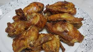 Perpaduan antara gurih ayam dan pedas nya samb. Resep Ayam Penyet Ala Jawa Timur Yang Pedas Nendang