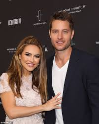 Chrishell stause dished about netflix's selling sunset season 4, revealing that fans could get an inside peek at heather rae young's wedding to tarek el moussa. Chrishell Stause Looks Happy And Unfazed During Lunch Outing Aktuelle Boulevard Nachrichten Und Fotogalerien Zu Stars Sternchen