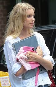 Chơi elsa legs spa, trò chơi trực tuyến miễn phí tại y8.com! Victoria S Secret Angel Elsa Hosk Looking College As She Carries A Binder In Nyc Daily Mail Online