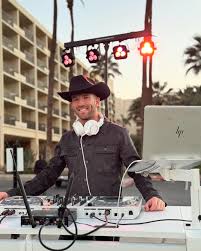 Bryan Neville (@bryanneville) • Instagram photos and videos