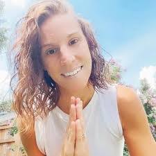 Amanda Carnes's Instagram, Twitter & Facebook