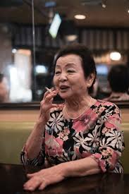 世界最高齢セクシー女優〉小笠原裕子さん（88）はなぜ81歳でセクシー女優になったのか？  「夫からは58歳になるまで毎日求められ…」死別後はスナック遊び、大学生のツバメに1000万円使ったことも… - ライブドアニュース