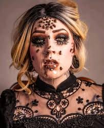 Very excited to exhibit this self portrait from Evie Danecki in this years  show! The Heart of Darkness 5, May 2025.