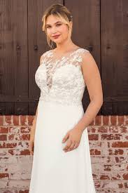Of utmost importance to her is that her dress be flattering of her figure. This Is Your Plus Size Wedding Dress Bill Of Rights A Practical Wedding