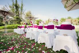 You Ve Chosen The Venue And The Accessories To Fit Perfectly Your Occasion And You Know That Folding Chairs Ar In 2020 Chair Covers Folding Chair Folding Chair Covers