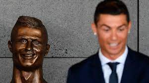 The sculptor behind a statue of cristiano ronaldo that left football fans scratching their heads has said his work is just a. Christiano Ronaldo Wie Die Flughafen Buste Den Kunstler Ins Ungluck Sturzte Welt