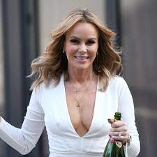 Amanda holden's perfectly curvaceous figure is a thing of. Amanda Holden Poses Naked On Top Of Giant Birthday Cake As She Turns 50 Mirror Online