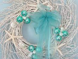 Channel retro cheer with quirky 1940s saucer ornaments, and then balance the kitsch with translucent jade. Coastal And Cottage Style Christmas Decorations Diy