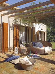 Une Maison Neuve Hommage Au Passe Pieces A Vivre Dans Le Jardin Maison Maison Espagne